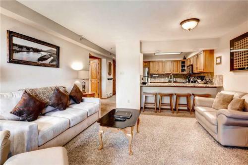 Atrium Condo #002