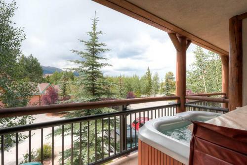 Corral 2b/2b Hot Tub 206s