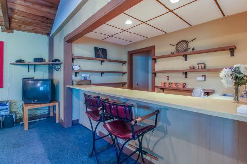 Ski And Racquet Club Condo