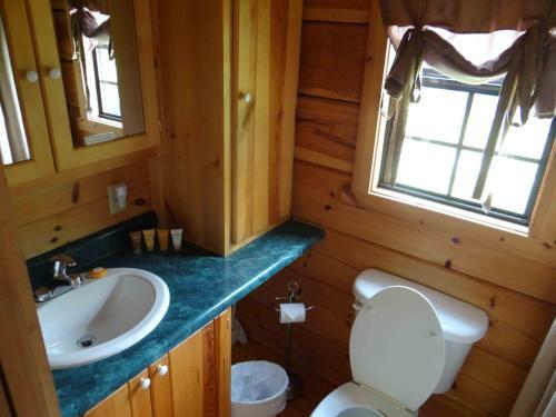 Bed & Breakfast Engadine Inn And Cabins