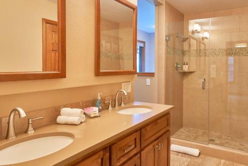 Brookside Retreat: The Manor