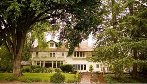 Bed & Breakfast The Willows Inn