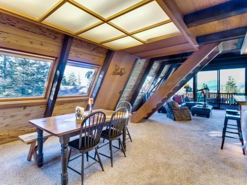 Lakeview Tree House