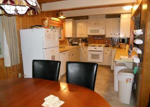 Hicks Tree Fort-3 Bedroom Cabin