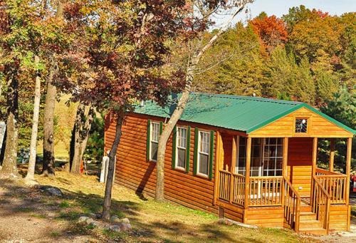 Arrowhead Camping Resort Deluxe Cabin 9
