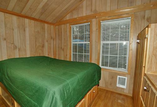 Arrowhead Camping Resort Deluxe Cabin 9