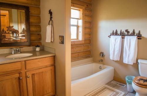 Saddlehorn Cabin