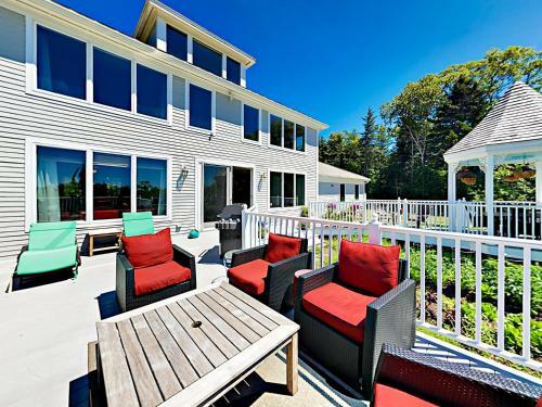 7 Spyglass Hill Rd Home