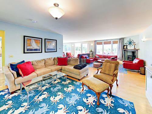 7 Spyglass Hill Rd Home