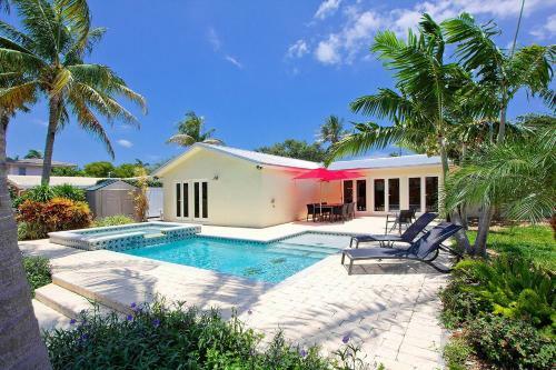 Contemporary Waterfront Retreat