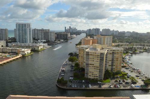 Beachwalk One Bedroom Apartment 07