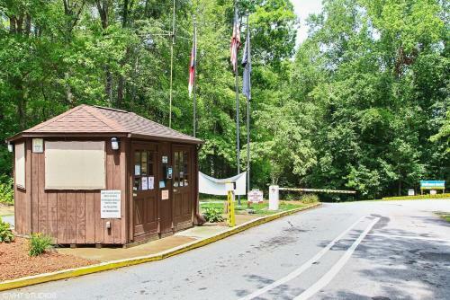 Forest Lake Camping Resort Cabin 18