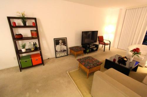 One-bedroom Collins Apartment #610