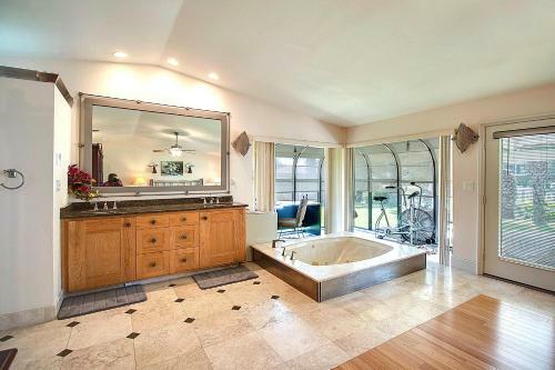 Executive Canal Home And Dock