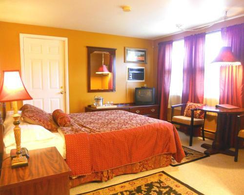 Posada Vinehurst Inn & Suites