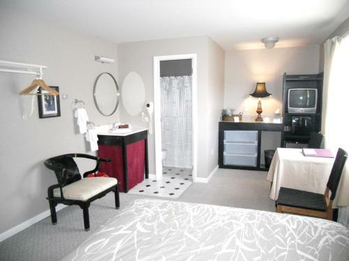 Posada Vinehurst Inn & Suites
