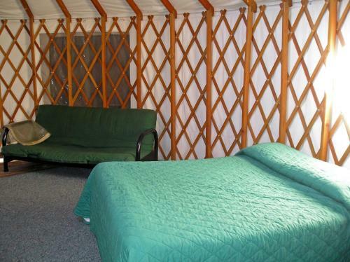 Yosemite Lakes Hillside Yurt 9