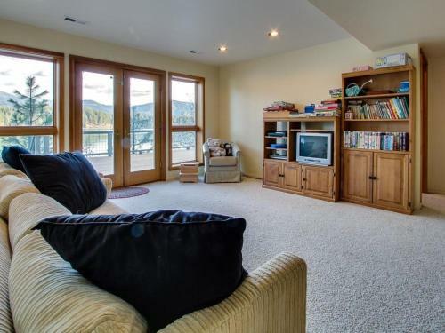 Starling Lake House