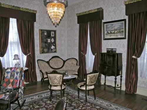 Magnolia Grove Bed And Breakfast
