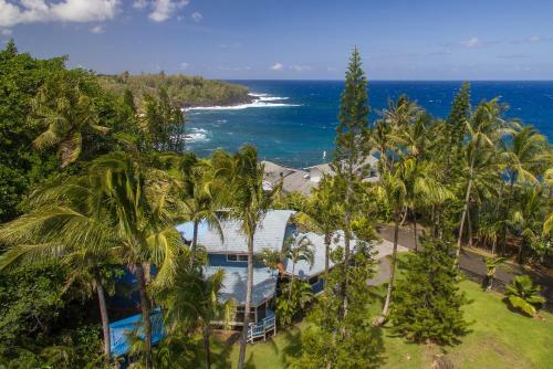 Black Sand Beach House