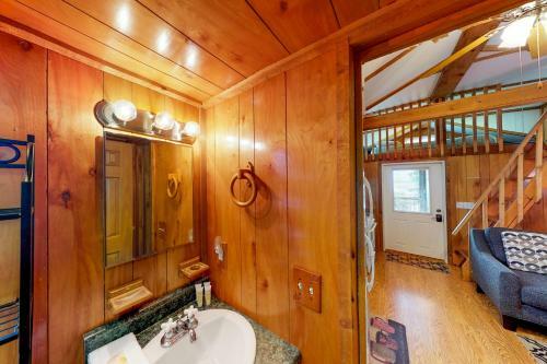 Rocky Creek Cabin B