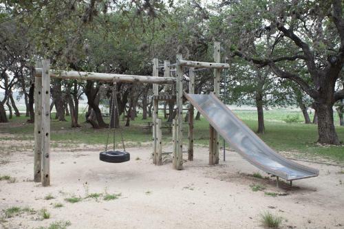 Medina Lake Camping Resort Cabin 5