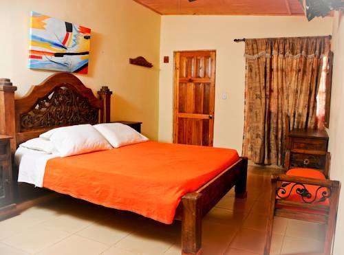 Hostal La Granja Campo Y Aventura