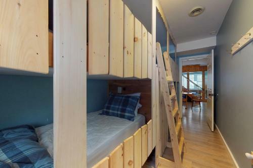 Bunk Beds & Beaches