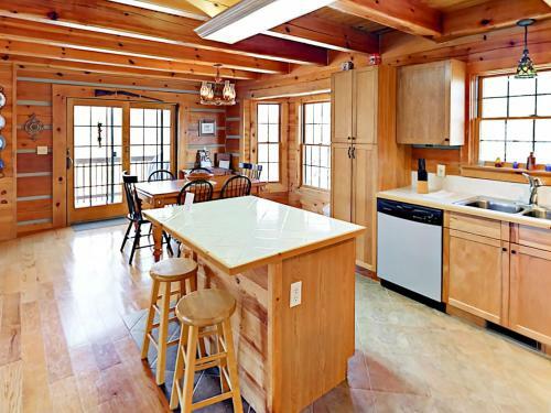 137 Panhandle Rd Cabin