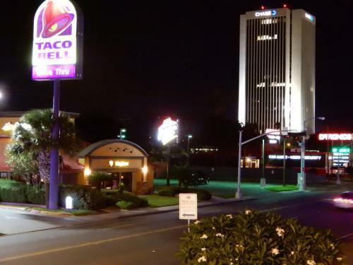 Hotel Fiesta Inn