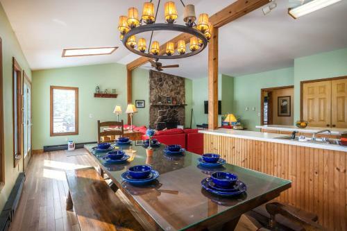 Golden Retreat Three-bedroom Cottage