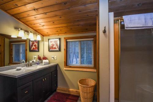 Hideaway Two-bedroom Cottage