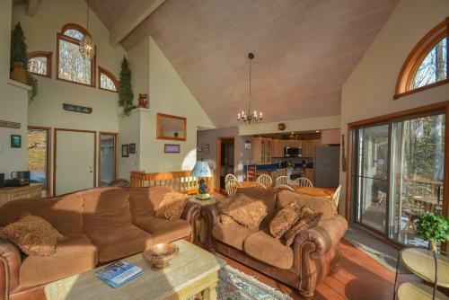 Eagle's Landing Five-bedroom Holiday Home