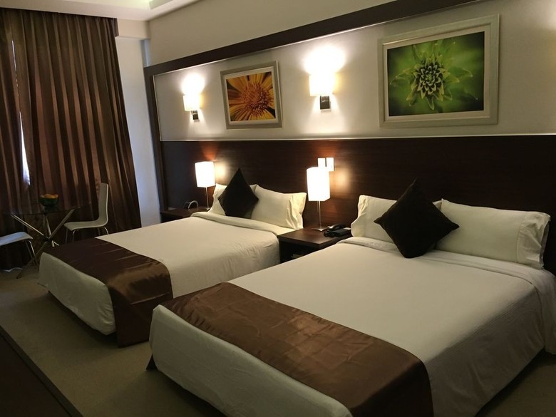 Weston Suites Hotel