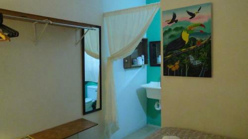 Hostal Hacienda Tropical Guest House