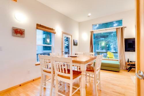 Modern Manzanita Retreat