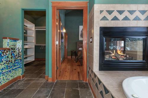 Highland Huckleberry Lodge Home