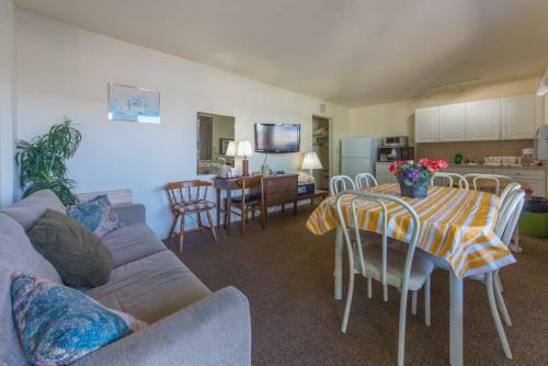 Crystal Sands Motel