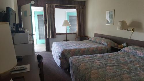 Crystal Sands Motel