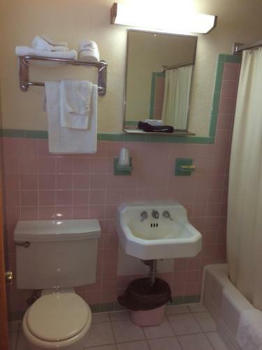 Crystal Sands Motel