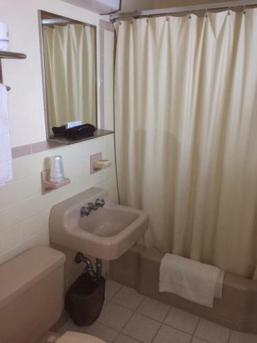 Crystal Sands Motel