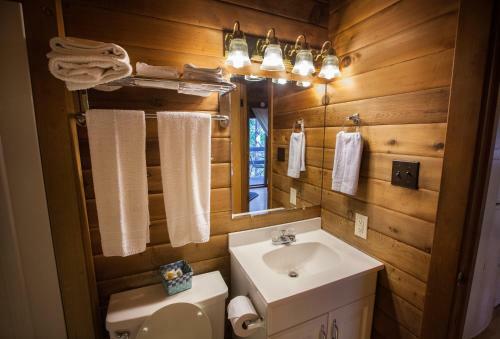 Lake Texoma Camping Resort Cabin 9