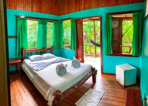 Las Cotingas Lodge