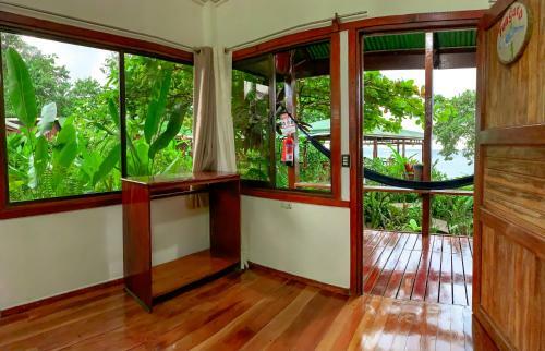 Las Cotingas Lodge