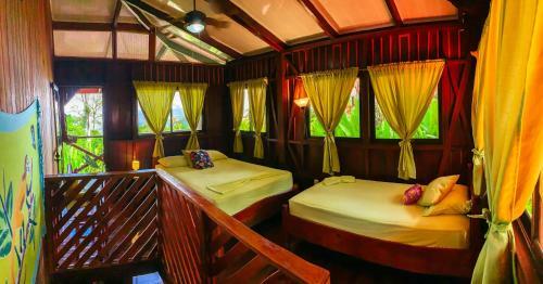 Las Caletas Lodge