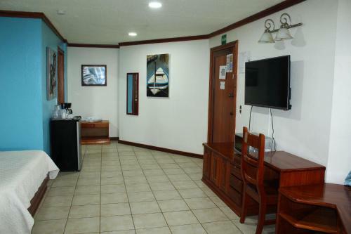 Fish Hook Marina Hotel