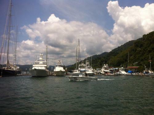 Fish Hook Marina Hotel