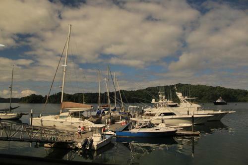 Fish Hook Marina Hotel