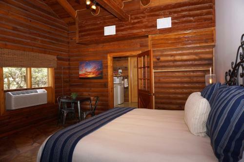 Wimberley Log Cabins Resort And Suites - Unit 1