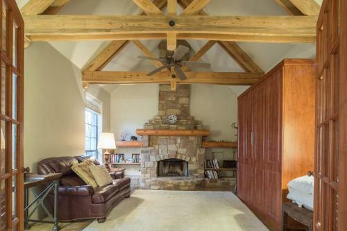 Rock 'n' Wood Home
